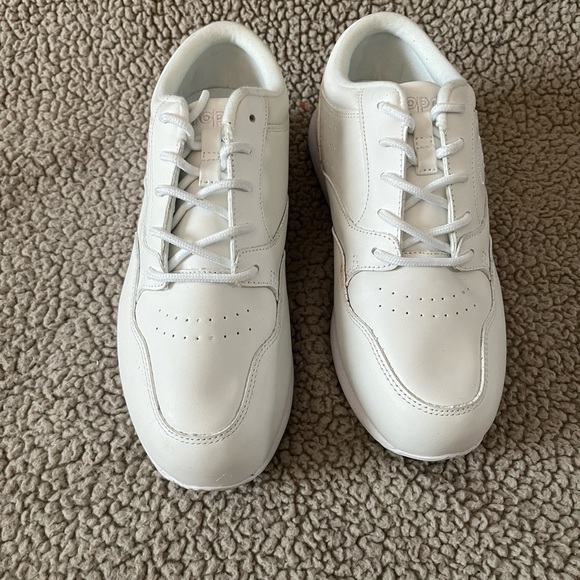 Size 7 Brand new white runners - Picture 2 of 9